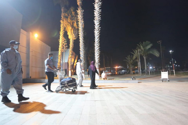 شاهد: استمرار توافد المسافرين إلى قطاع غزة عبر (معبر رفح)