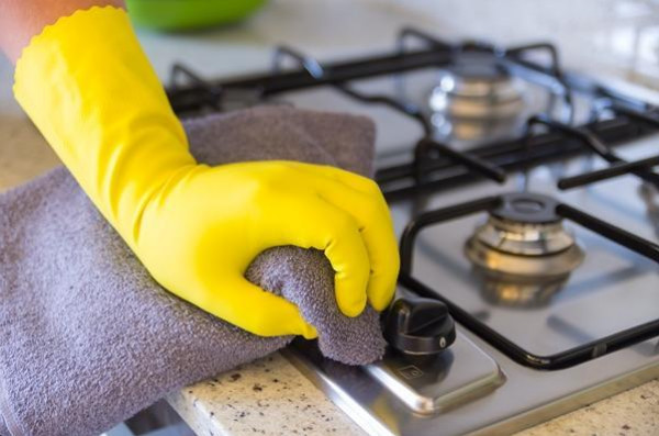 طريقة تنظيف الغاز في مطبخك