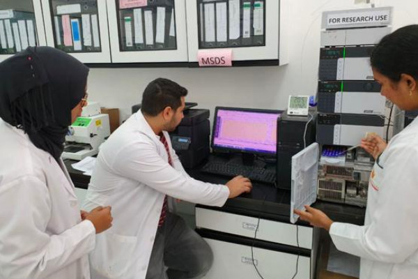 كادر جامعة الخليج يستنبط مركب جديد ذو خصائص مضادة لنمو الخلايا السرطانية