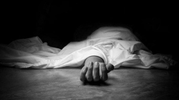 شاب يضرب والدته المسنة بـ(عصا جاروف) حتى الموت.. والسبب؟