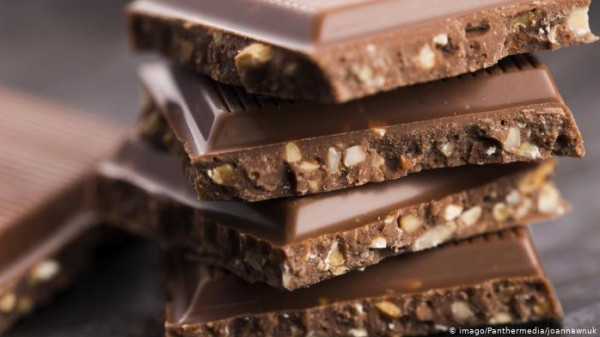في بلدة سويسرية.. السماء تمطر شوكولاتة