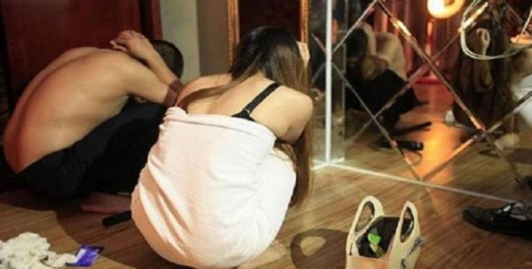 خرجت شبه عارية ومات عشيقها.. مشاهد من جريمة خيانة حدثت بمصر
