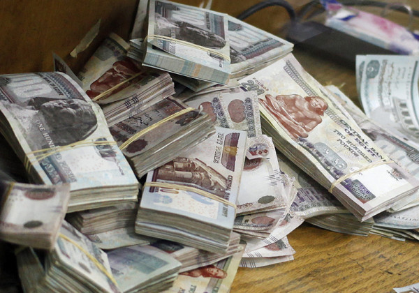 الليلة بـ 1000 جنيه.. فتاة: "أمي زوجتني 17 رجلا في 8 أشهر"