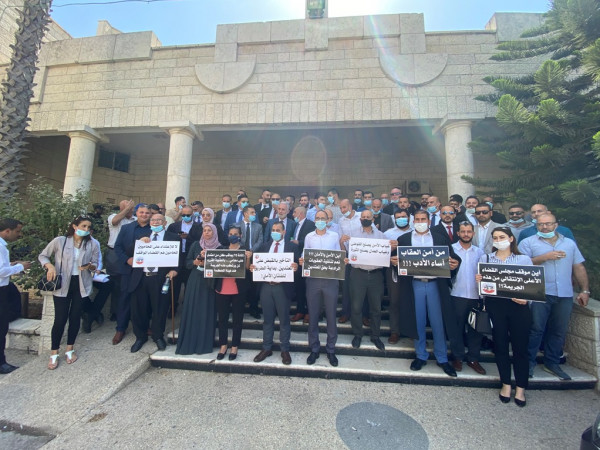 وقفة للمحامين أمام محكمة بيت لحم احتجاجا على حادث اعتداء بحق محام