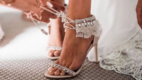 نصائح اتبعيها عند اختيار حذاء الزفاف لتجنب الشعور بالألم