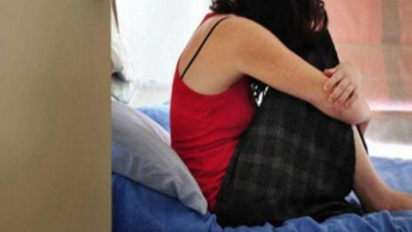 العشيق يقفز من الطابق السابع بعد أن ضبطه جاره يمارس الرزيلة مع زوجته