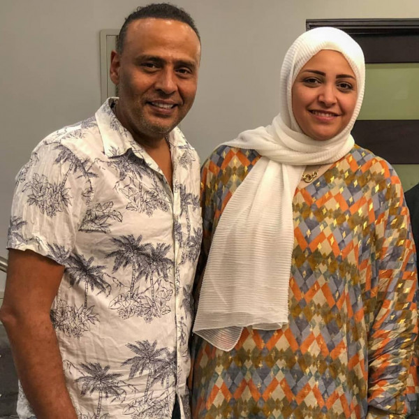 البساطة والجمال.. محمود عبد المغنى يحصد إعجاب متابعيه بصورة أم العيال
