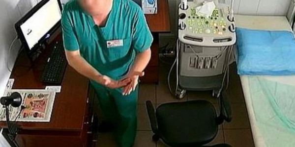 طبيب سعودي "خان القسم والأمانة" وصور مناطق حساسة لمرضاه..وما فعله لاحقاً صادم