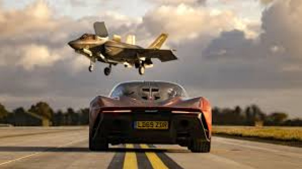 شاهد: هل تتغلب سيارة Speedtail على طائرة مقاتلة F 35 في سباق؟