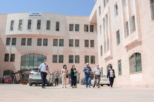 رئيس مجلس الأمناء في جامعة فلسطين يزور فرع الجامعة بالعروب