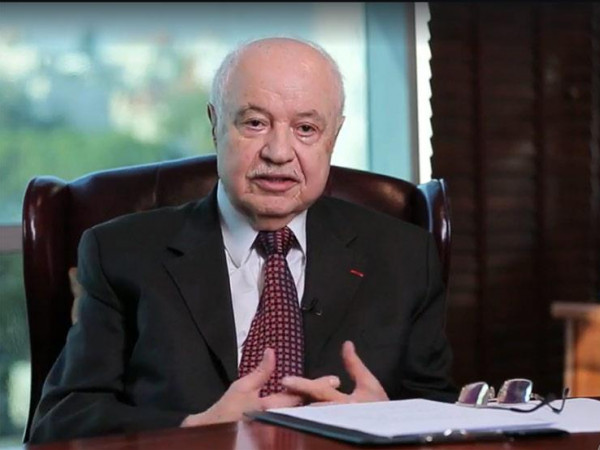 شاهد.. أبوغزاله: نحن على موعد مع 4 أو5 موجات لـ (كورونا)