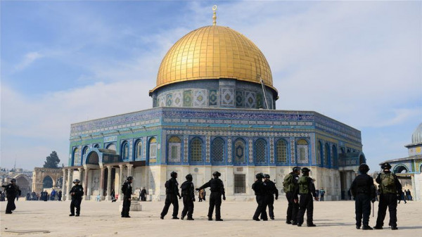الاحتلال يبعد مقدسييْن عن المسجد الأقصى لمدة ستة أشهر