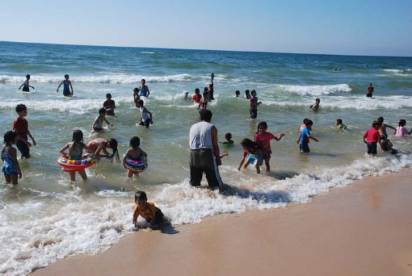 الشرطة بغزة تُوضح تفاصيل منع تواجد المواطنين على شاطئ البحر بكافة المحافظات