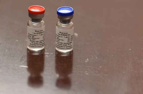 خبير يحدد الأشخاص المعفيين من اللقاح المضاد لفيروس (كورونا)  9999074360