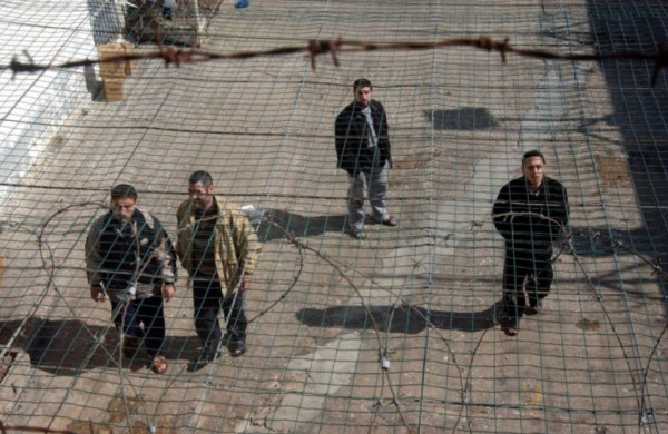 مركز فلسطين للأسرى: السجون على وشك الانفجار في وجه السجان