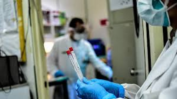 الصحة بغزة تُعلن توقف جهاز الفحص المخبري الخاص بفحوصات فيروس (كورونا)