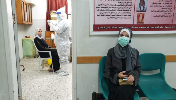 صور: الصحة بغزة تبدأ بسحب عينات فحص (كورونا) للمواطنين المقرر سفرهم الأحد