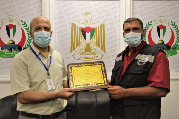 الصحة تكرم شركة النظافة في مستشفى غزة الأوروبي تقديراً لجهود كوادرها