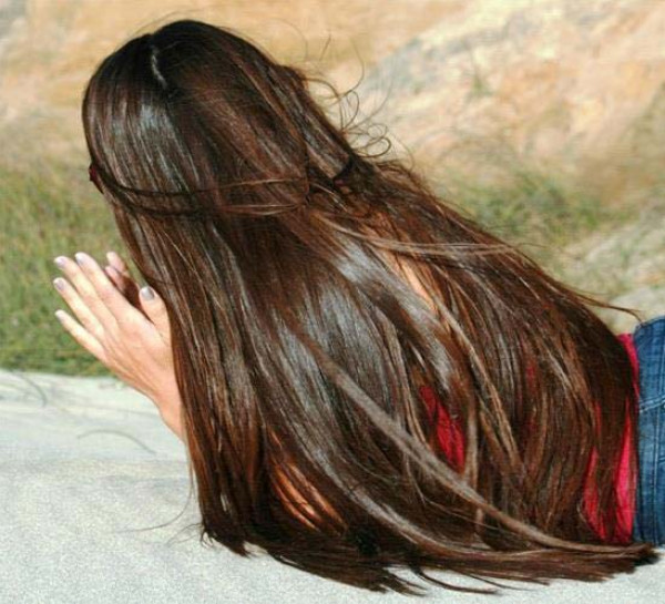 مصرية تقيم دعوى طلاق للضرر: "بيضربني علشان شعري طويل"