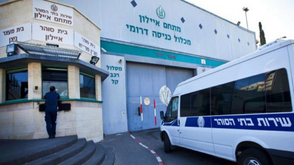 نقل أسيرين جريحين إلى عيادة سجن الرملة