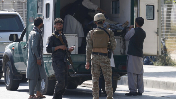 مقتل خمسة وإصابة 20 آخرين بتفجير استهدف موكب حاكم ولاية لغمان بأفغانستان