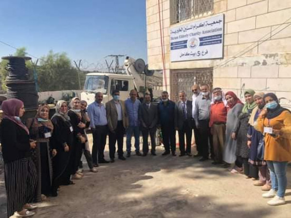 تنمية الخليل توفر مساعدة طارئة لأسرة تعرض منزلها للحريق