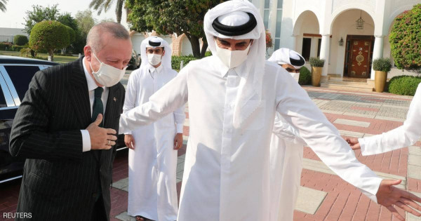 وزير إماراتي يُعلق على تصريح أردوغان بشأن الجيش التركي في قطر