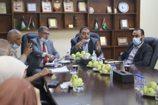 رئيس الاتحاد الفلسطيني للهيئات المحلية يزور بلدية قلقيلية