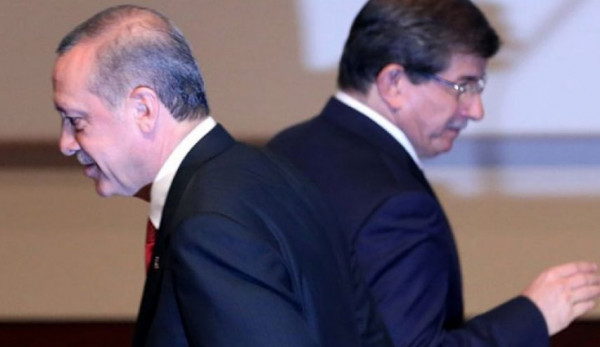 أحمد داوود أوغلو: أردوغان وعائلته أكبر مصيبة حلت على تركيا