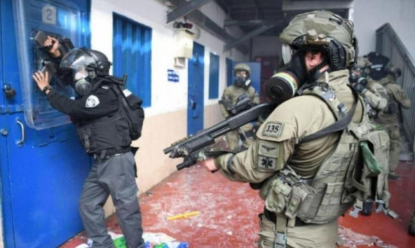 قوات القمع "المتساداه" تعتدي على الأسرى في سجن "إيشل" بالضرب المبرح