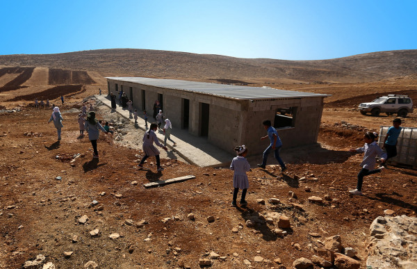 الاحتلال يهدم مدرسة شرق رام الله