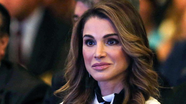 الملكة رانيا تُعلق على جريمة بتر أيدي طفل الزرقاء