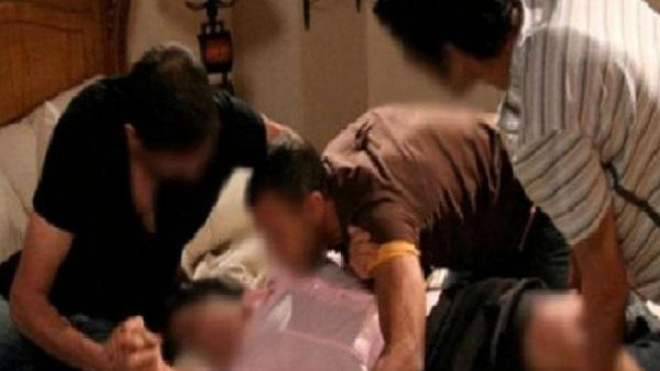 مصر: كفيلم"الشيطان يعظ".. اغتصاب سيدة أمام زوجها لمدة 20 دقيقة بمقابر الإسماعيلية