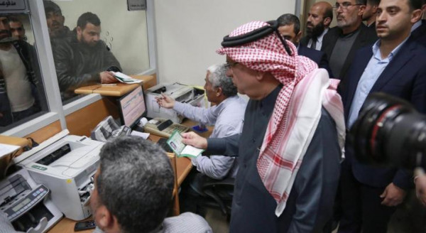 مسؤول في الجيش الإسرائيلي يدعو لإدخال المنحة القطرية لمدة عام وتشغيل عمال غزة