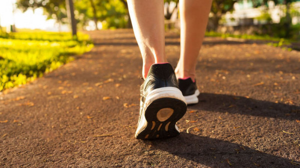 خفض السكر وإنقاص الوزن.. فوائد المشي بعد الأكل
