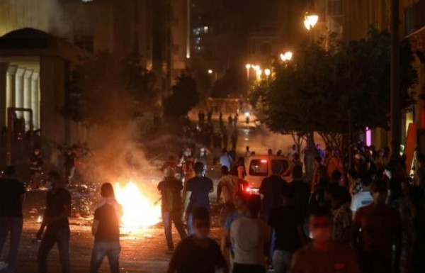 وسائل إعلام لبنانية: مواجهات بين محتجين والقوى الأمنية في محيط بلدية بيروت