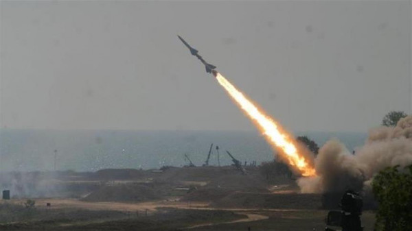 شاهد: إطلاق صاروخ من قطاع غزة والقبة الحديدية تعترضه