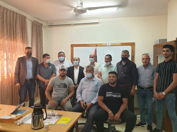 رياض عطاري يلتقي بمجموعة من طلبة جامعة القدس المفتوحة في مدينة أريحا