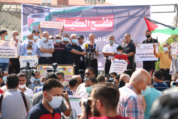 اللجنة الشعبية بالشاطئ تشارك في وقفة احتجاجية أمام مقر أونروا بغزة