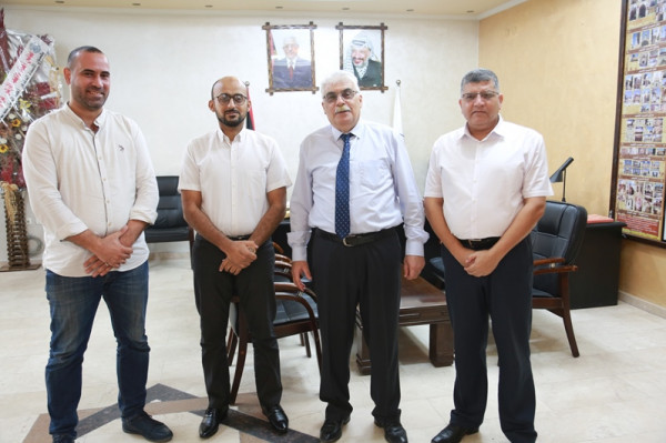 باحث من جامعة الأزهربغزة يفوز بمشروع لتطوير نموذج صناعي للزجاج الواقي من الأشعة الخطرة