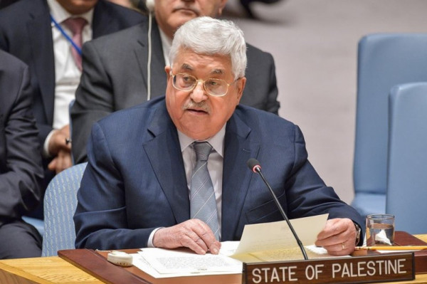 عضو بتنفيذية المنظمة: القيادة الفلسطينية لم تتراجع عن موقفها بالالتزام بعملية السلام