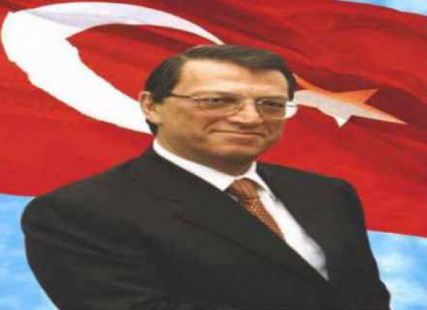 وفاة رئيس الوزراء التركي الأسبق