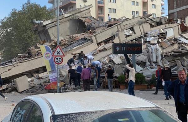 تركيا: مشاهد صادمة للحظة وقوع زلزال إزمير