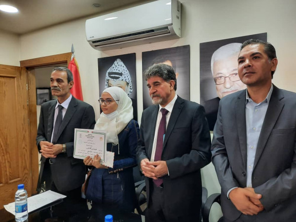 برعاية الرئيس.. تكريم الطلبة الأوائل بالتعليم الأساسي والتوجيهي من أبناء شعبنا وسوريين