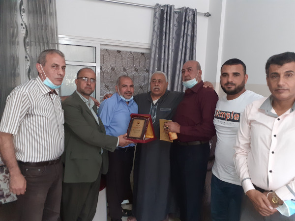 هيئة شؤون الأسرى تقوم بزيارة لعدد من ذوى الأسرى والمحررين في المحافظات الجنوبية