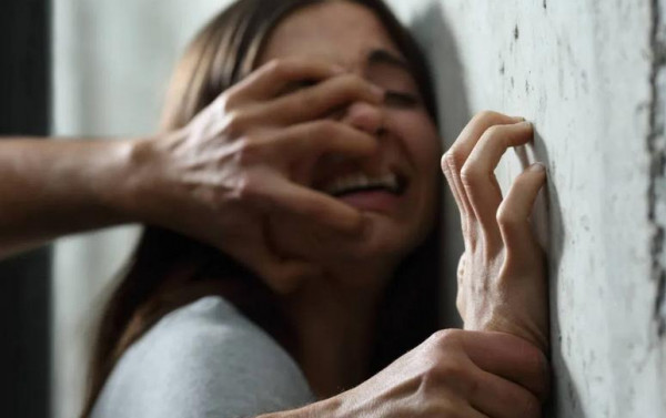 العراق: القبض على مغتصبي طفلة صوروا اغتصابها وساوموا والدتها