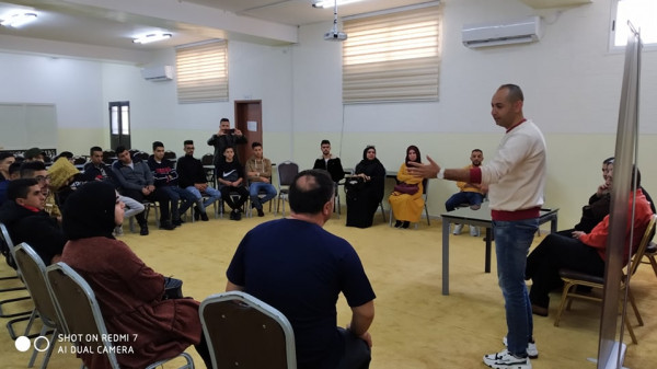 المركز الفلسطيني يعقد ورشة عمل حول التنوع الثقافي والفكري