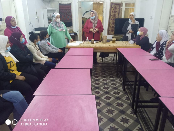 مركز شبيبة حلحول يخرج فوج من طلابه