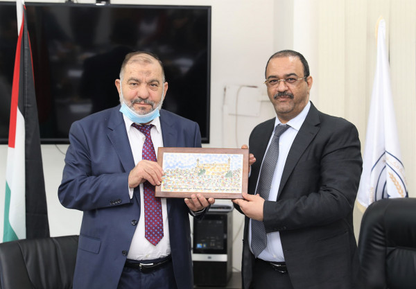 مكافحة الفساد وبلدية الخليل توقعان مذكرة تعاون لتعزيز العمل المشترك