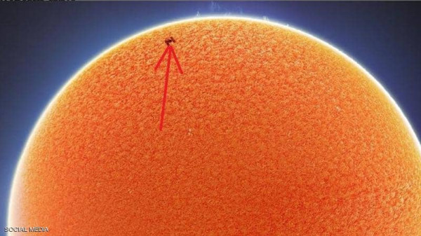 لحظة تحبس الأنفاس..توثيق مرور محطة الفضاء الدولية أمام الشمس